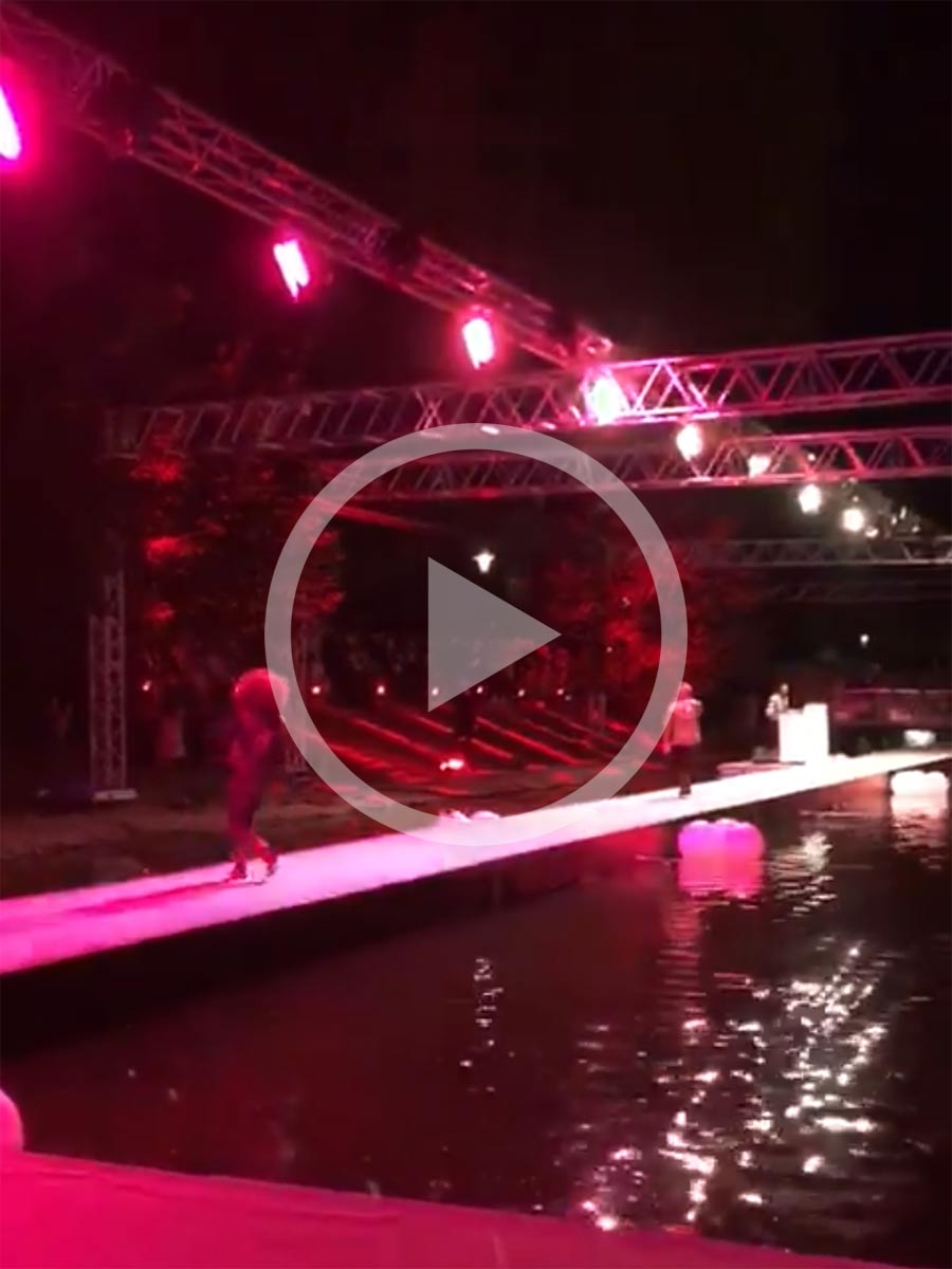 Video: BREUNINGER - 5 Jahre in Düsseldorf - Live-Act auf Laufsteg über See